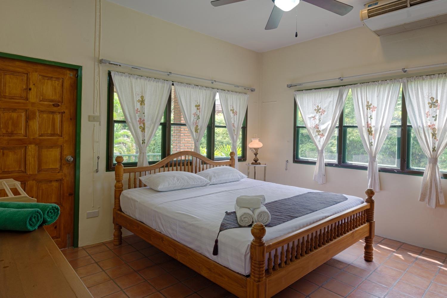 Шикарная вилла с 2 спальнями и с видом на сад, на пляже Чалонг