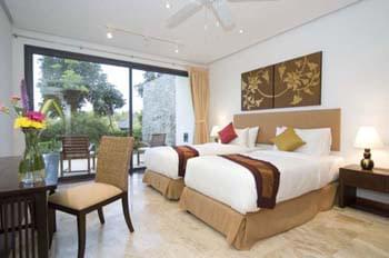 Комфортабельная вилла с 4 спальнями и с видом на бассейн в проекте Равай Виллас, на пляже Равай