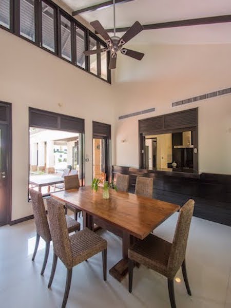 Сногсшибательная вилла с 3 спальнями и с видом на бассейн, не далеко от моря в проекте Чом Таван, на пляже Бангтао/Лагуна (+ Видео обзор)