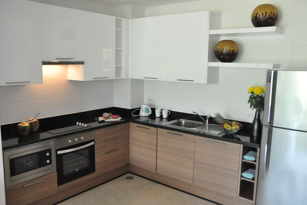 Cтильные апартаменты с 2 спальнями и с видом на море в проекте Карон Хилл, на пляже Карон