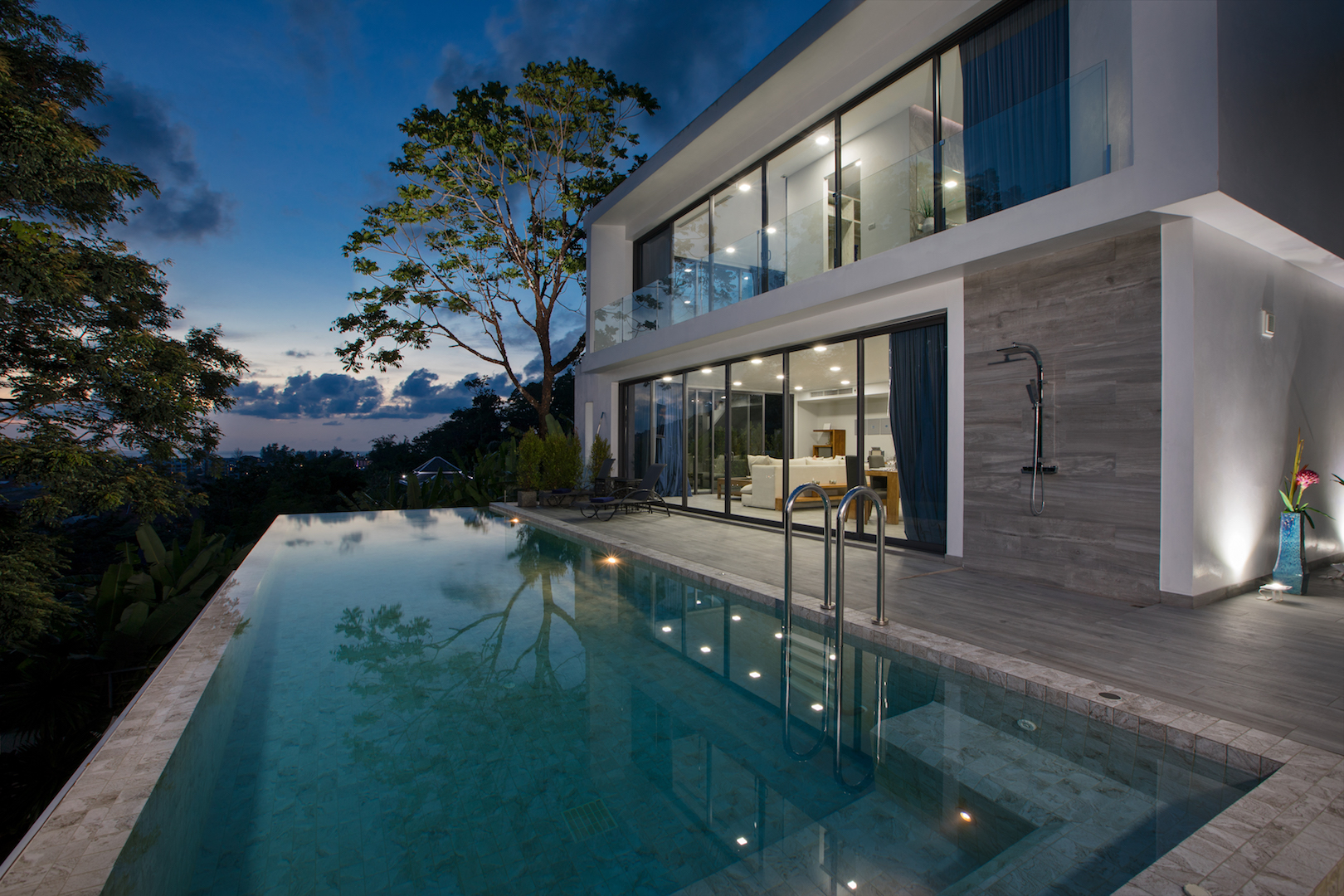 Модная вилла с 4 спальнями и с видом на море в проекте Шуга Вилла Камала, на пляже Камала 