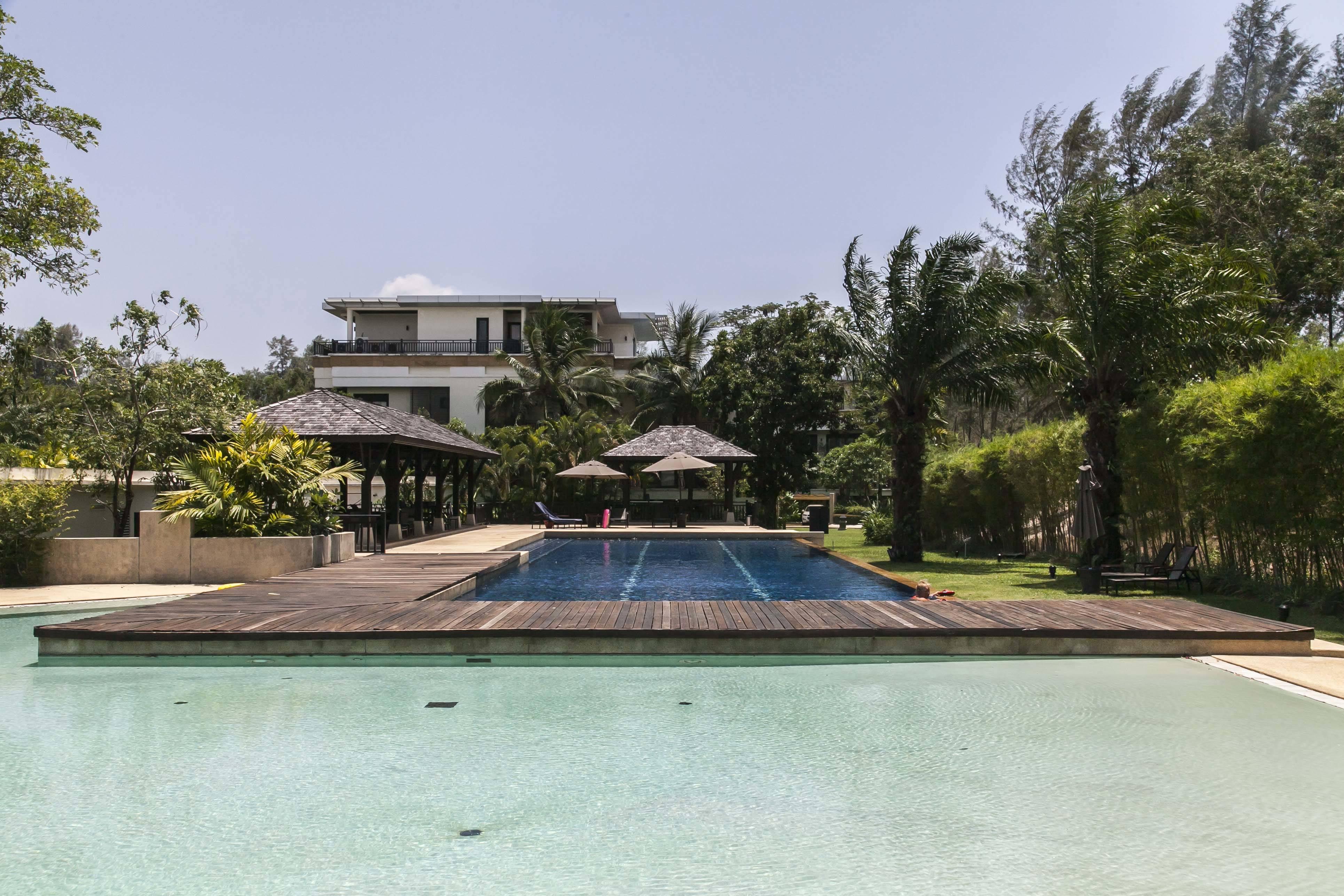 Превосходные апартаменты с 3 спальнями и с видом на сад, не далеко от моря в проекте Чом Таван, на пляже Бангтао/Лагуна (+ Видео обзор)