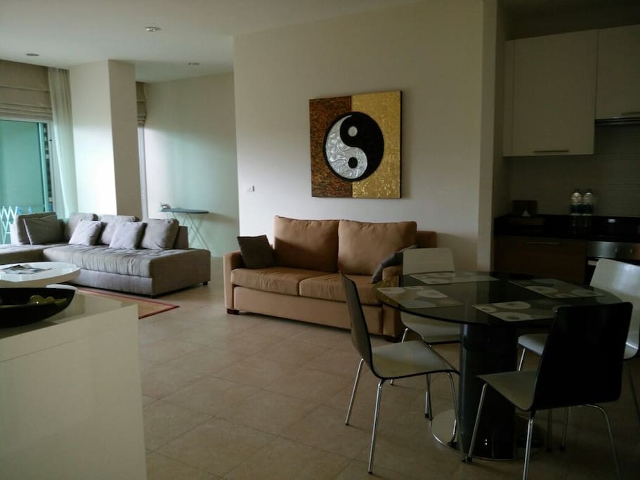 Восхитительные апартаменты с 2 спальнями и с видом на море в проекте Карон Хилл, на пляже Карон