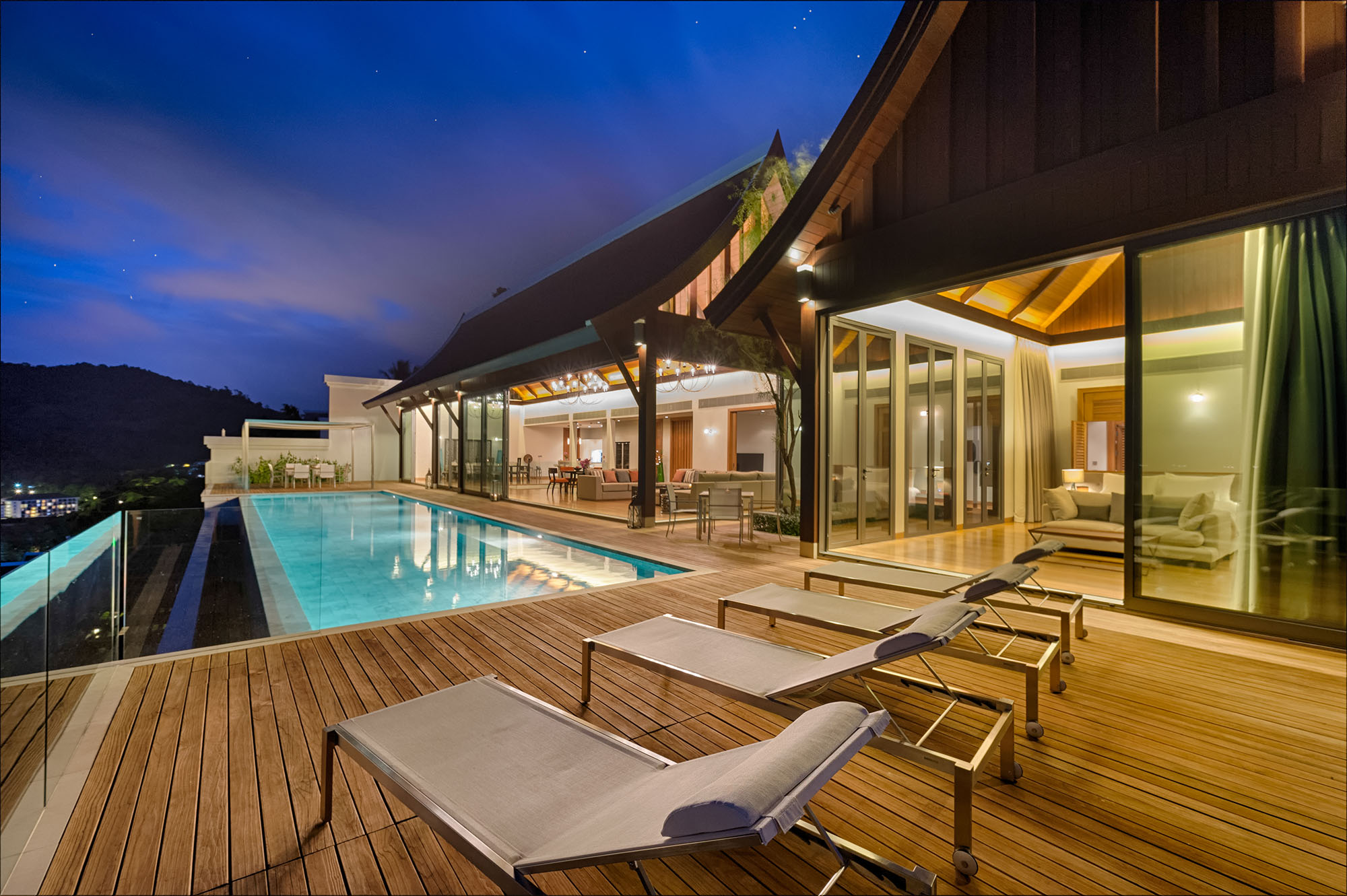 Прекрасная вилла премиум класса с 5 спальнями и с видом на море в проекте Малайвана, на пляже Найтон