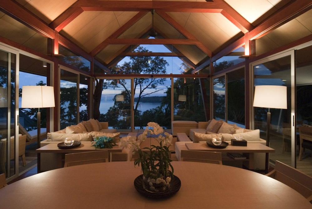 Прекрасная вилла премиум класса с 4 спальнями и с видом на море в проекте Аманпури, на пляже Сурин