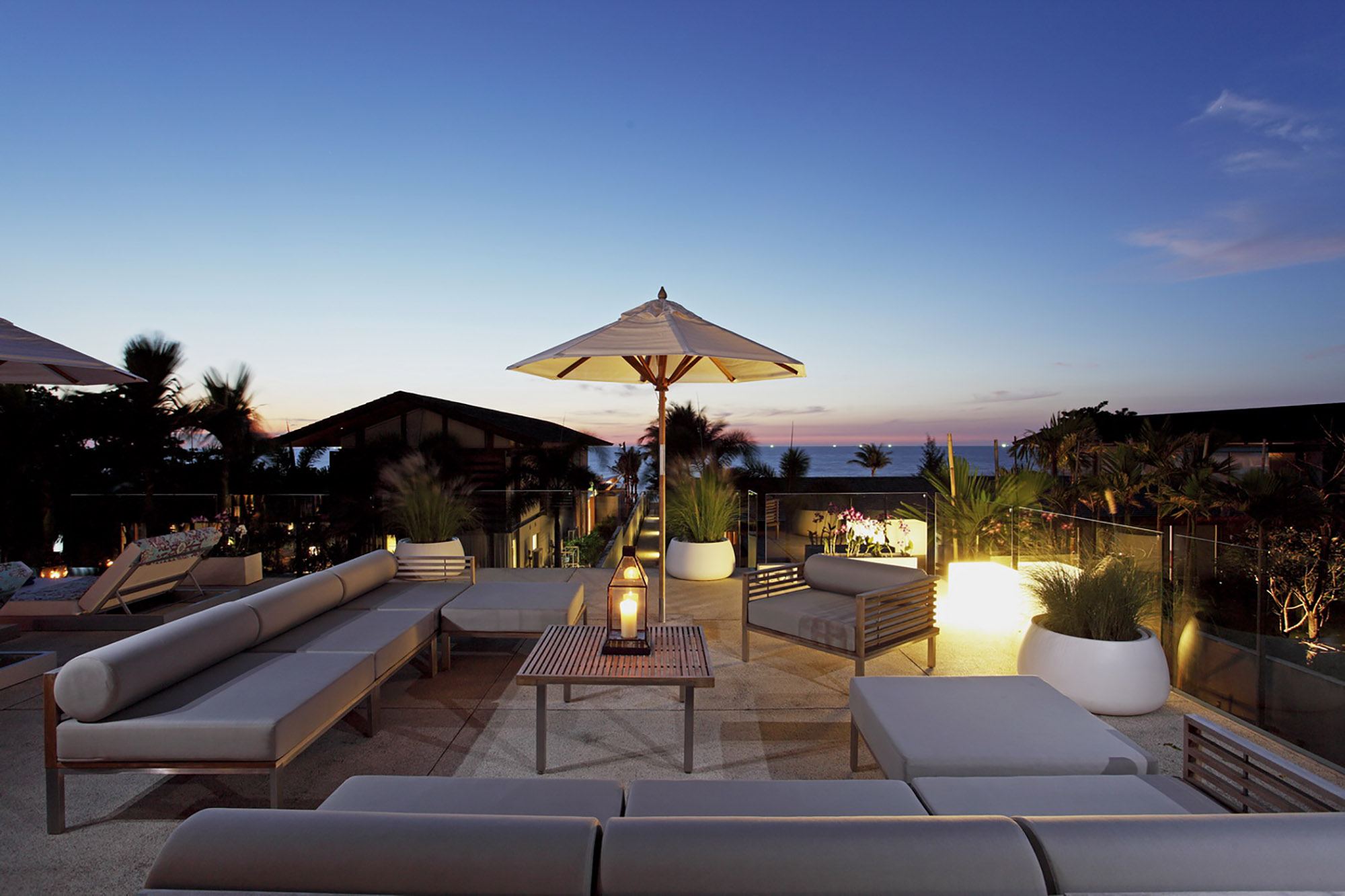 Cтильная вилла премиум класса с 4 спальнями и с видом на море в проекте Сава виллаc, на пляже Натай