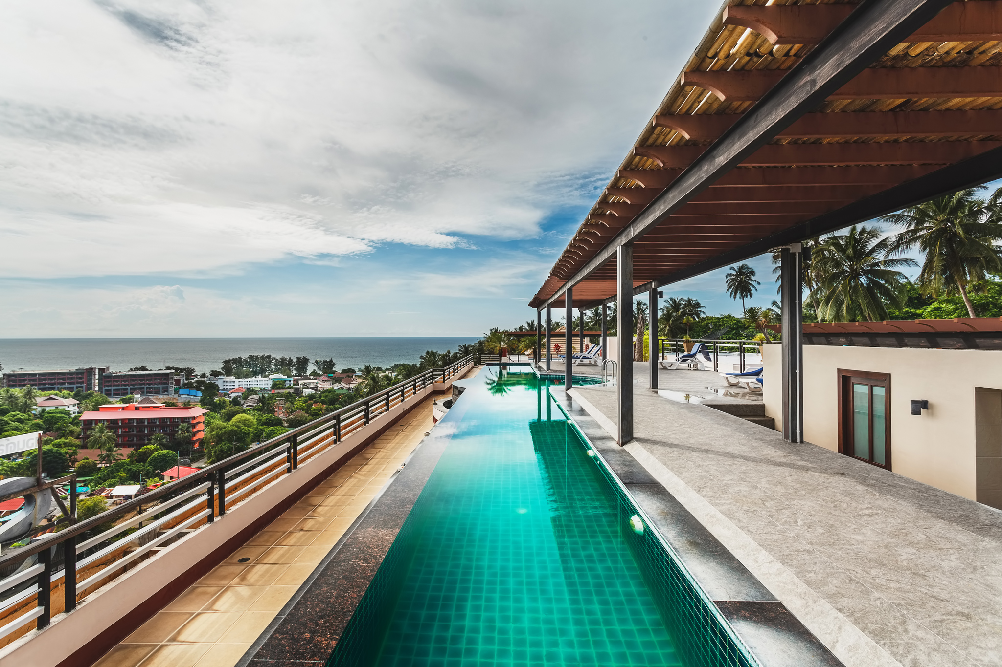 Шикарные апартаменты студия и с видом на море в проекте Си энд Cкай, на пляже Карон