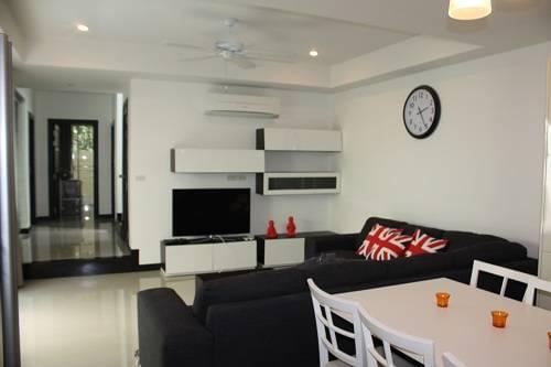 Сказочная вилла с 4 спальнями и с видом на бассейн в проекте Мед Вилладж, на пляже Равай