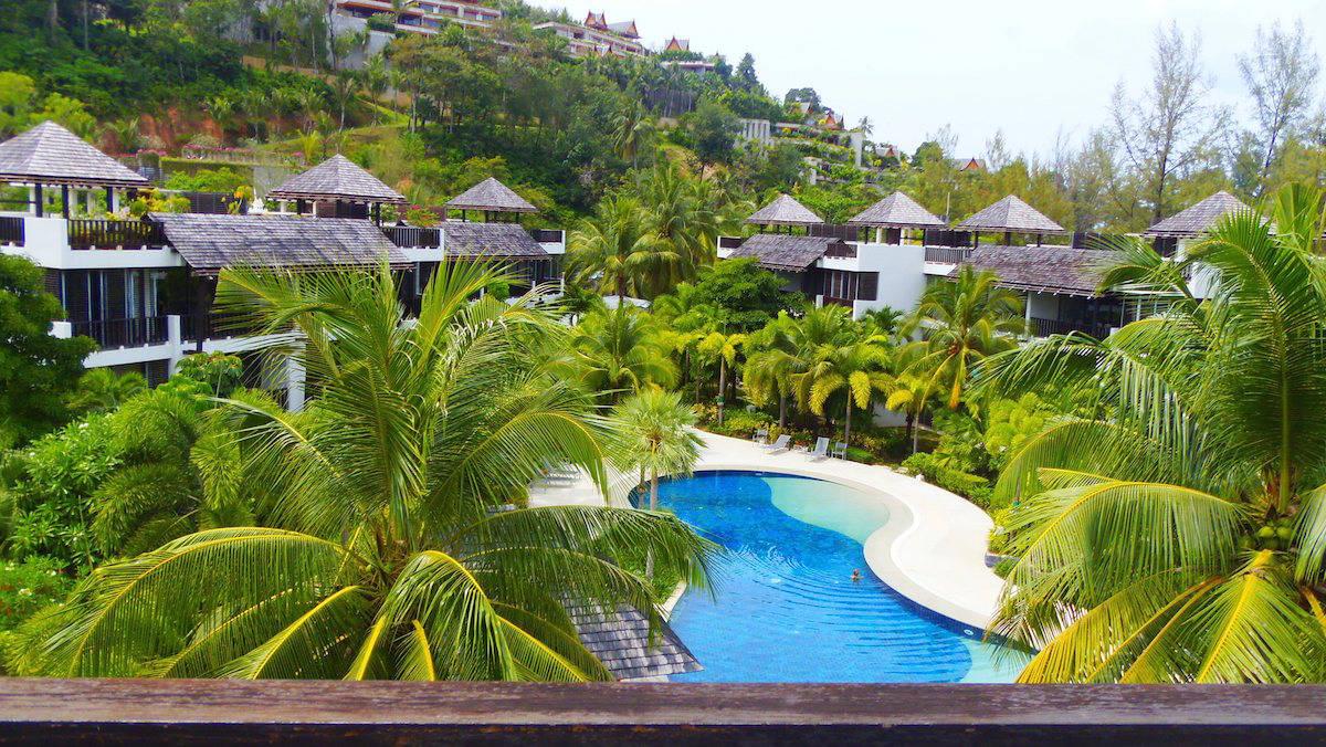 Восхитительные апартаменты с 2 спальнями и с видом на бассейн в проекте Бангтао Бич Гарденс, на пляже Сурин