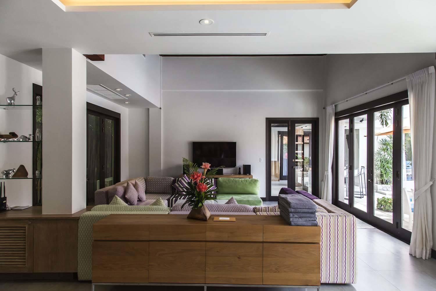 Модная вилла с 5 спальнями и с видом на бассейн в проекте Сайтан, на пляже Бангтао/Лагуна (+ Видео обзор)