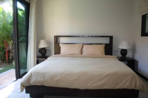 Модная вилла с 3 спальнями и с видом на бассейн в проекте Кокянг, на пляже Найхарн