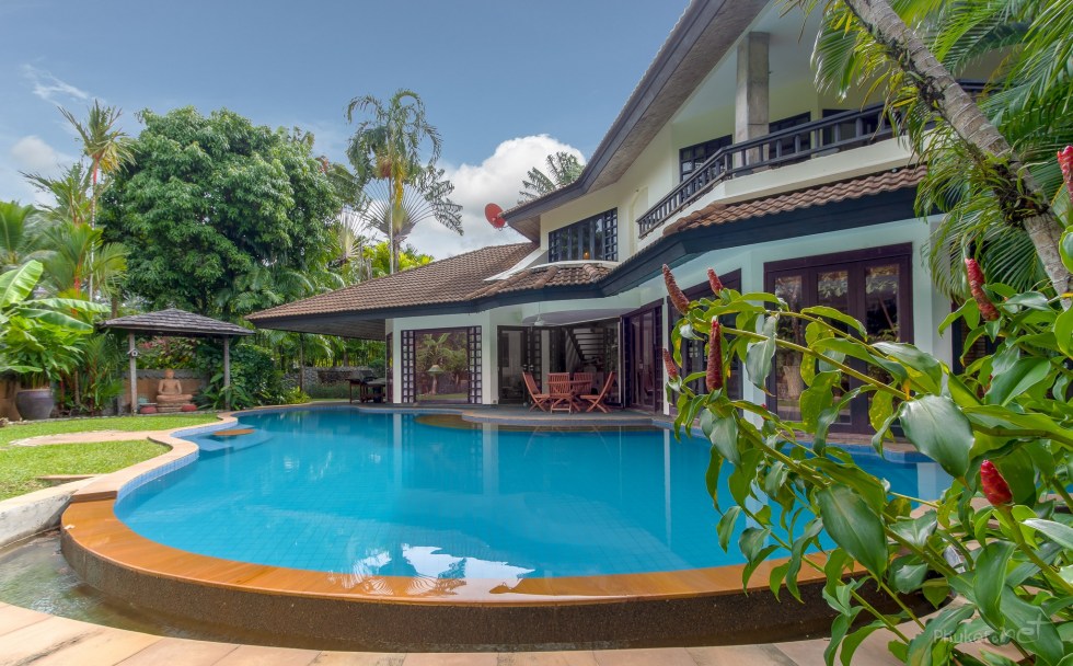 Прекрасная вилла с 5 спальнями и с видом на озеро в проекте Сурин Спрингс, на пляже Сурин (+ Видео обзор)