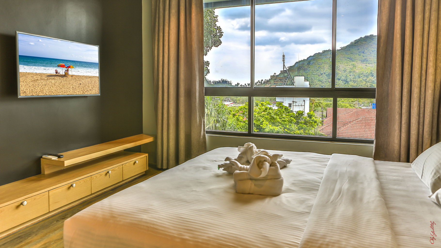 Превосходные апартаменты с 2 спальнями и с видом на горы в проекте Ре Лайф, на пляже Найхарн