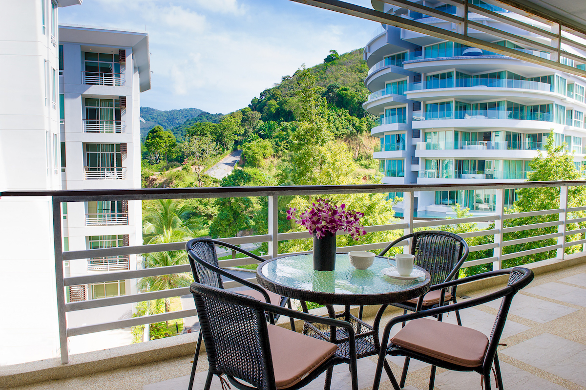 Шикарные апартаменты с 1 спальней и с видом на бассейн в проекте Карон Хилл, на пляже Карон