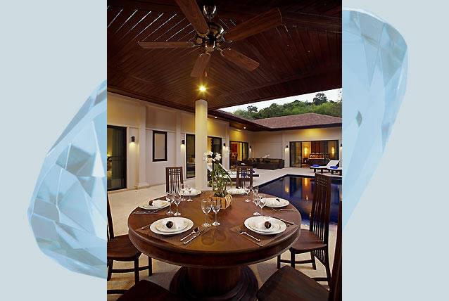 Cтильная вилла с 4 спальнями и с видом на бассейн в проекте Зе Виллас, на пляже Найхарн