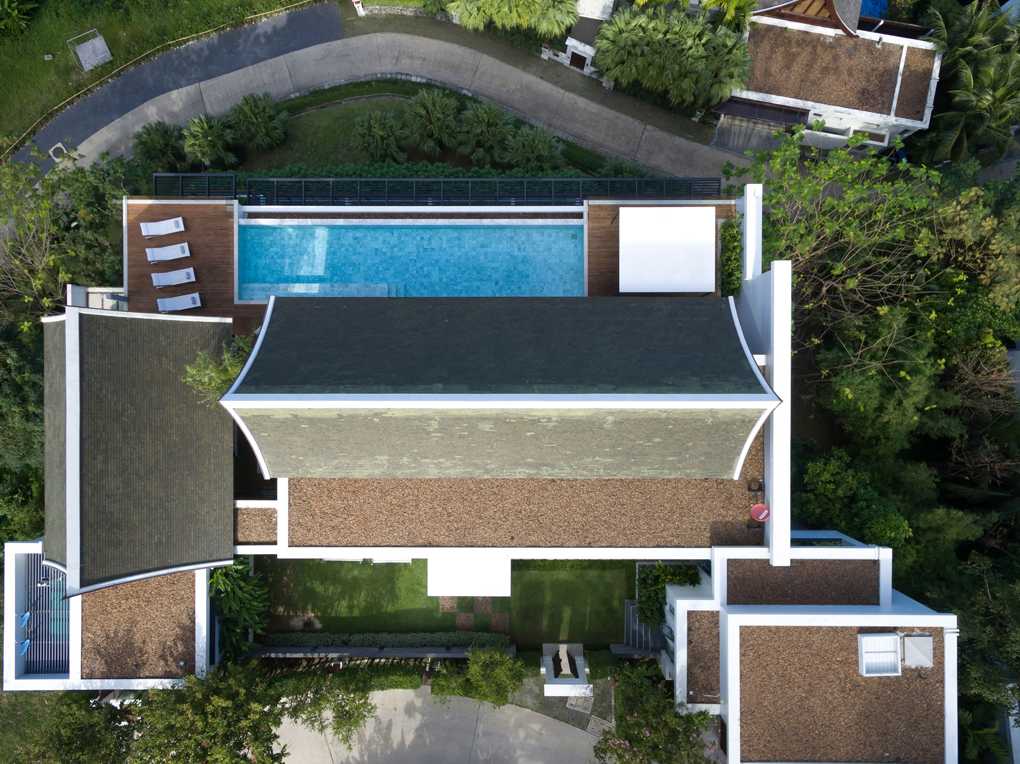 Прекрасная вилла премиум класса с 5 спальнями и с видом на море в проекте Малайвана, на пляже Найтон