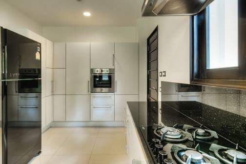 Превосходная вилла с 4 спальнями и с видом на бассейн, не далеко от моря в проекте Чом Таван, на пляже Бангтао/Лагуна (+ Видео обзор)