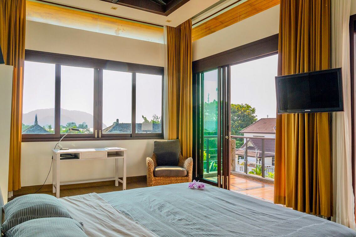 Великолепная вилла с 4 спальнями и с видом на море, на пляже Найхарн