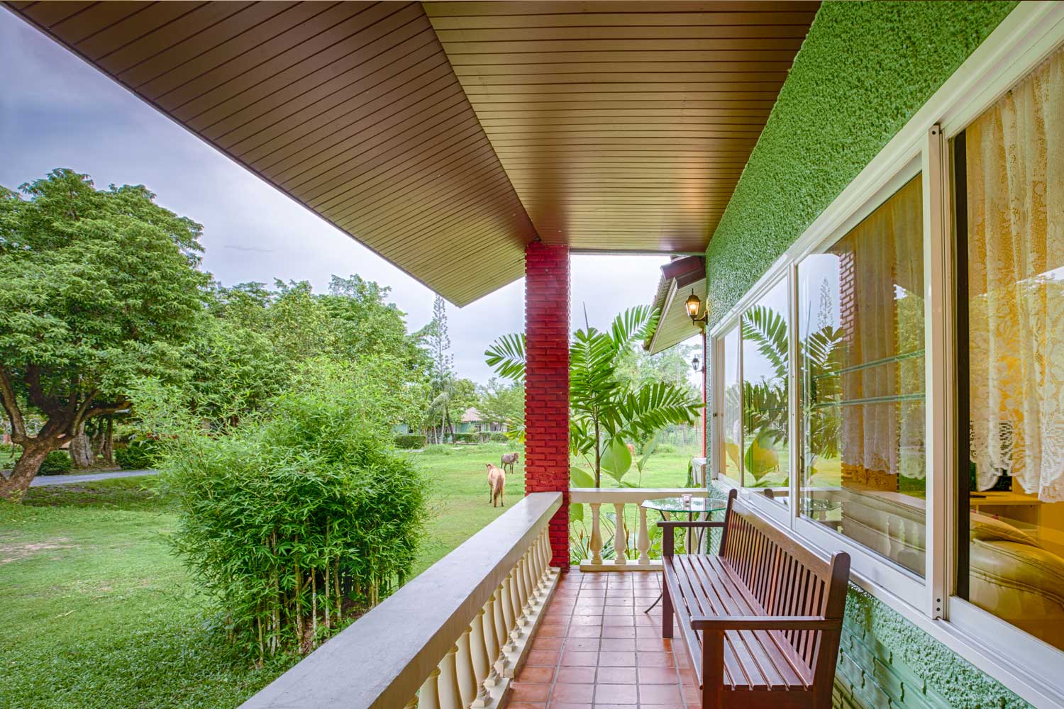 Роскошная вилла с 3 спальнями и с видом на сад, не далеко от моря, на пляже Чалонг