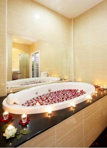 Восхитительная вилла с 4 спальнями и с видом на сад в проекте Тамаринд Вилла, на пляже Чалонг