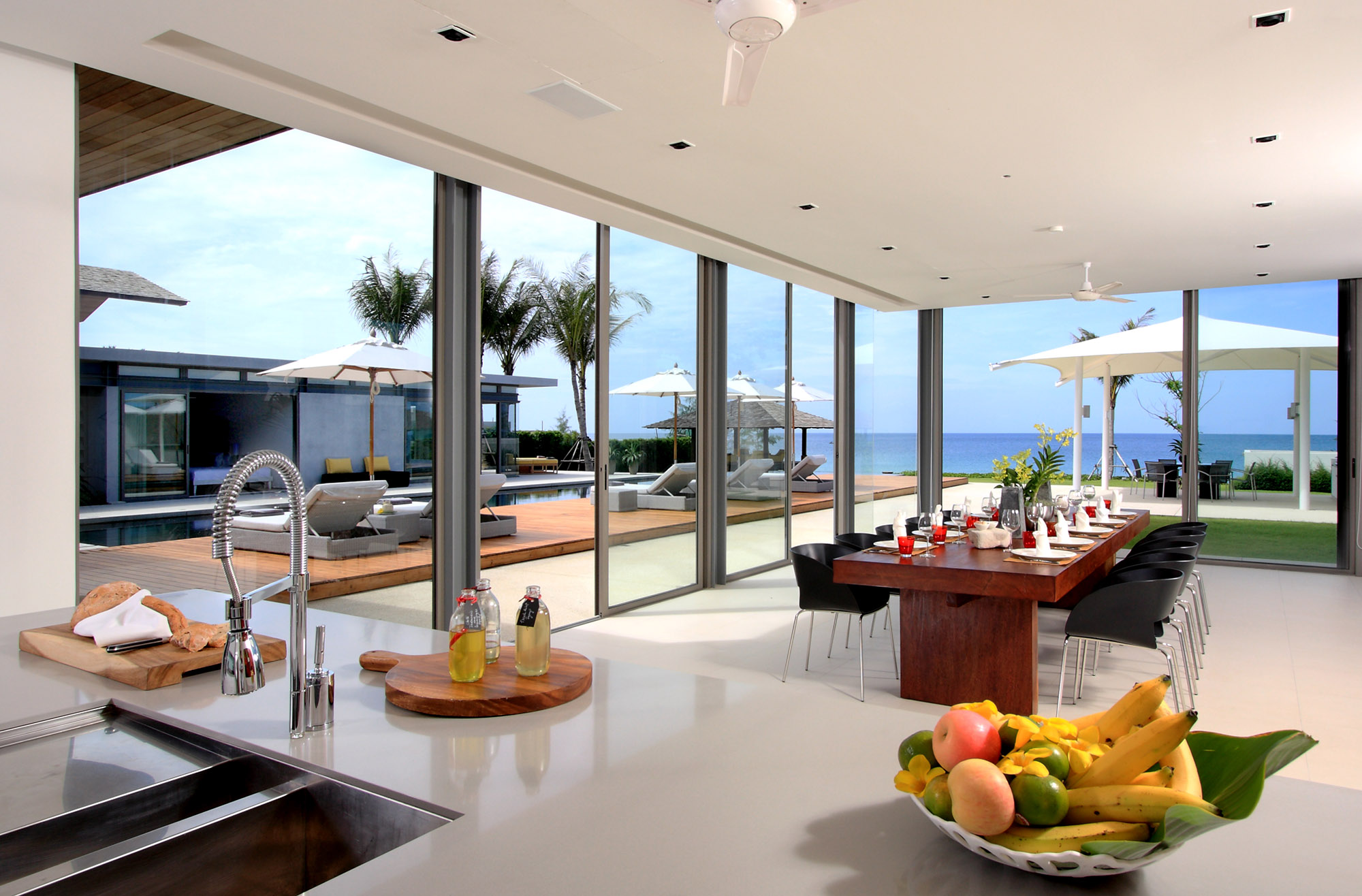 Комфортабельная вилла премиум класса с 6 спальнями и с видом на море в проекте Сава виллаc, на пляже Натай