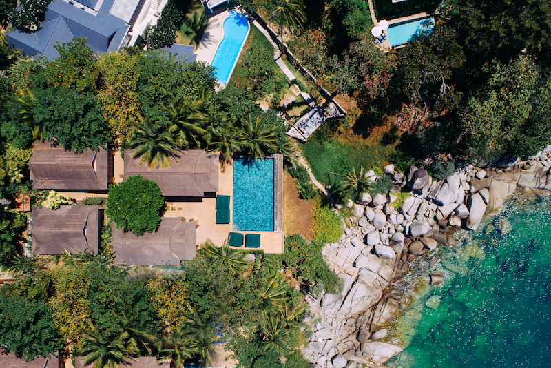 Cтильная вилла премиум класса с 6 спальнями и с видом на море в проекте Катаманда, на пляже Ката