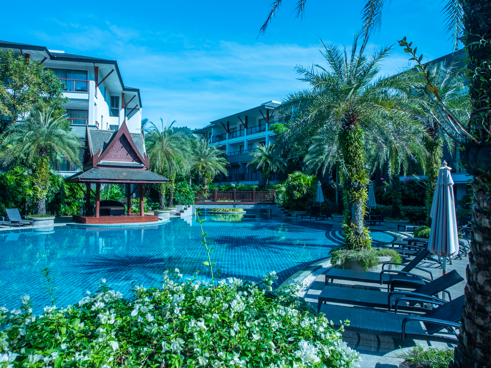 Превосходные апартаменты с 3 спальнями и с видом на бассейн, не далеко от моря в проекте Перл оф Найтон, на пляже Найтон