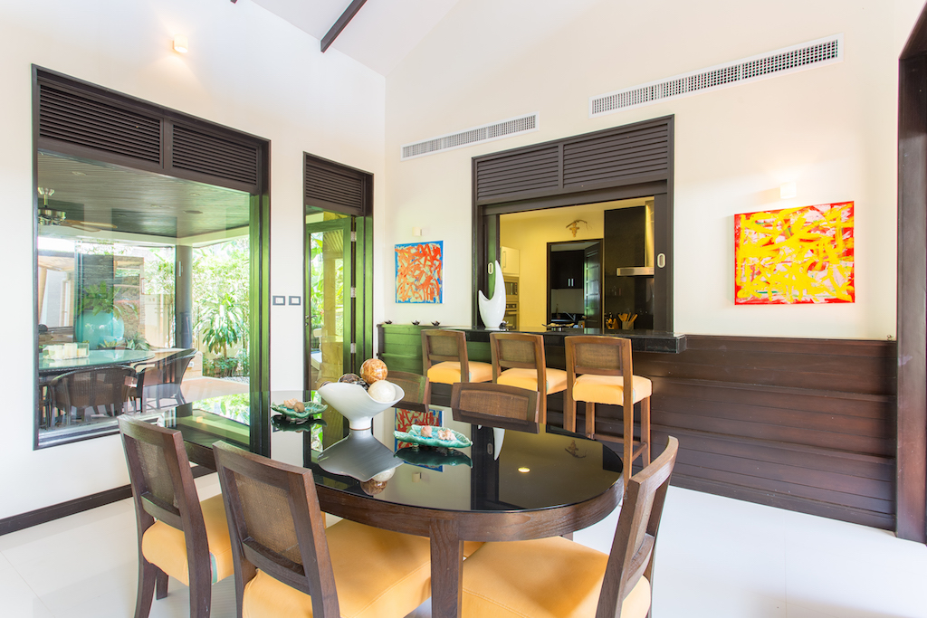 Модная вилла с 4 спальнями и с видом на бассейн, не далеко от моря в проекте Чом Таван, на пляже Бангтао/Лагуна (+ Видео обзор)