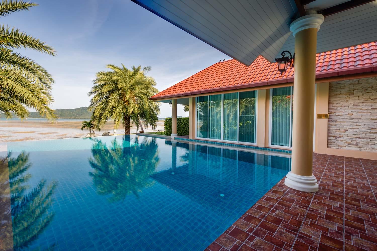 Прекрасная вилла с 3 спальнями и с видом на бассейн, не далеко от моря, на пляже Чалонг