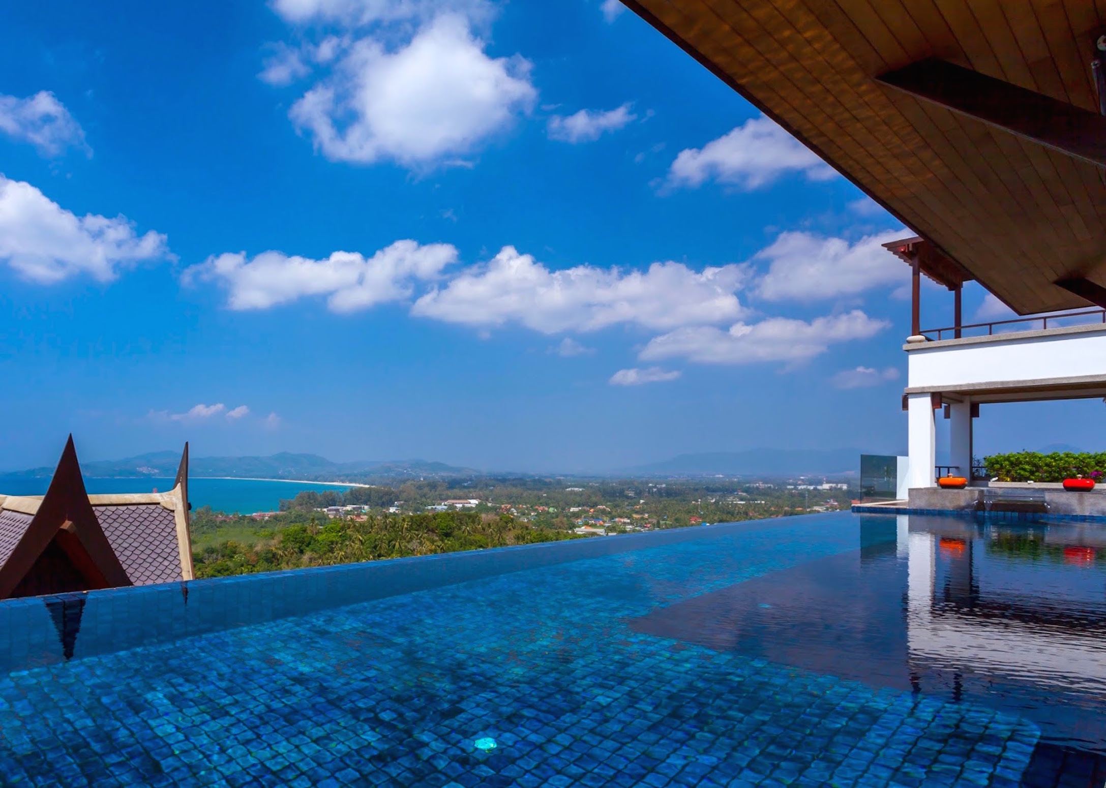 Сногсшибательная вилла премиум класса с 5 спальнями и с видом на море в проекте Баан Тай Сурин Хилл, на пляже Сурин