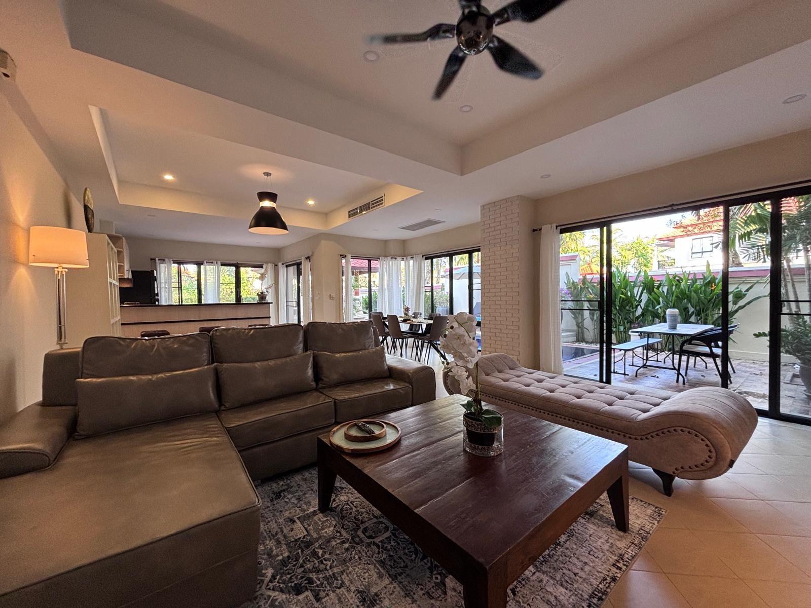 Великолепная вилла с 4 спальнями и с видом на бассейн в проекте Ангсана Виллас Резорт, на пляже Бангтао/Лагуна