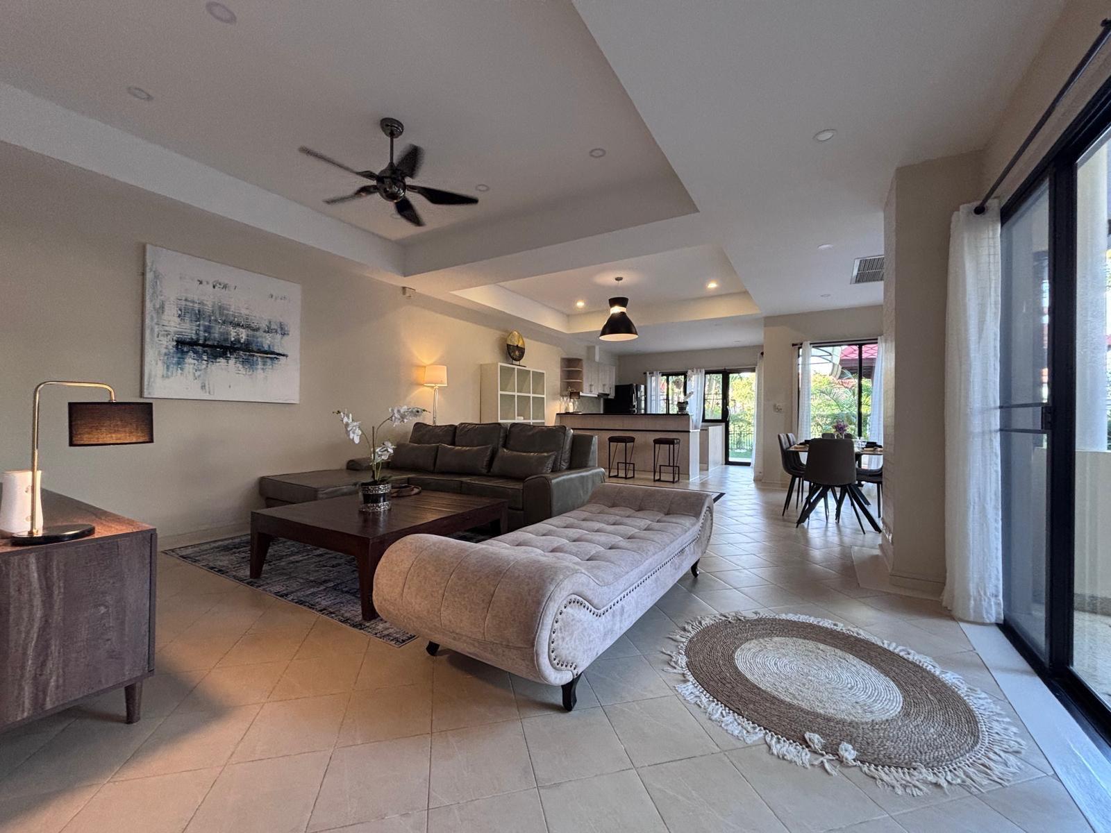 Великолепная вилла с 4 спальнями и с видом на бассейн в проекте Ангсана Виллас Резорт, на пляже Бангтао/Лагуна