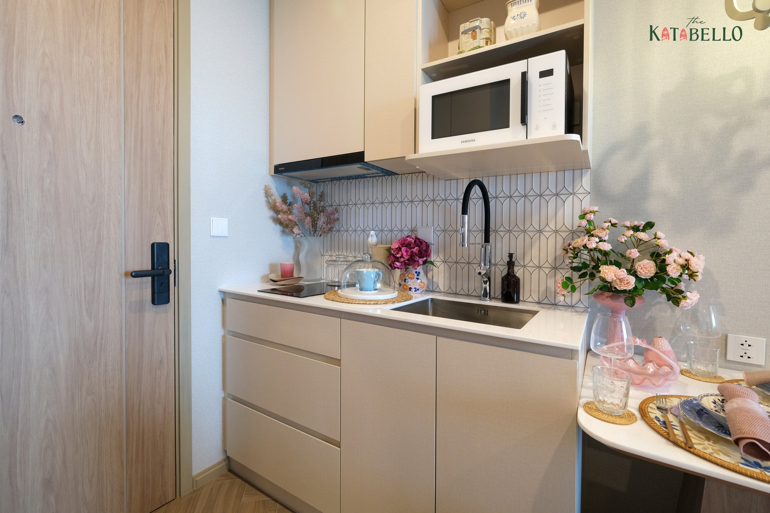 Сказочные апартаменты с 1 спальней и с видом на город, на пляже Ката