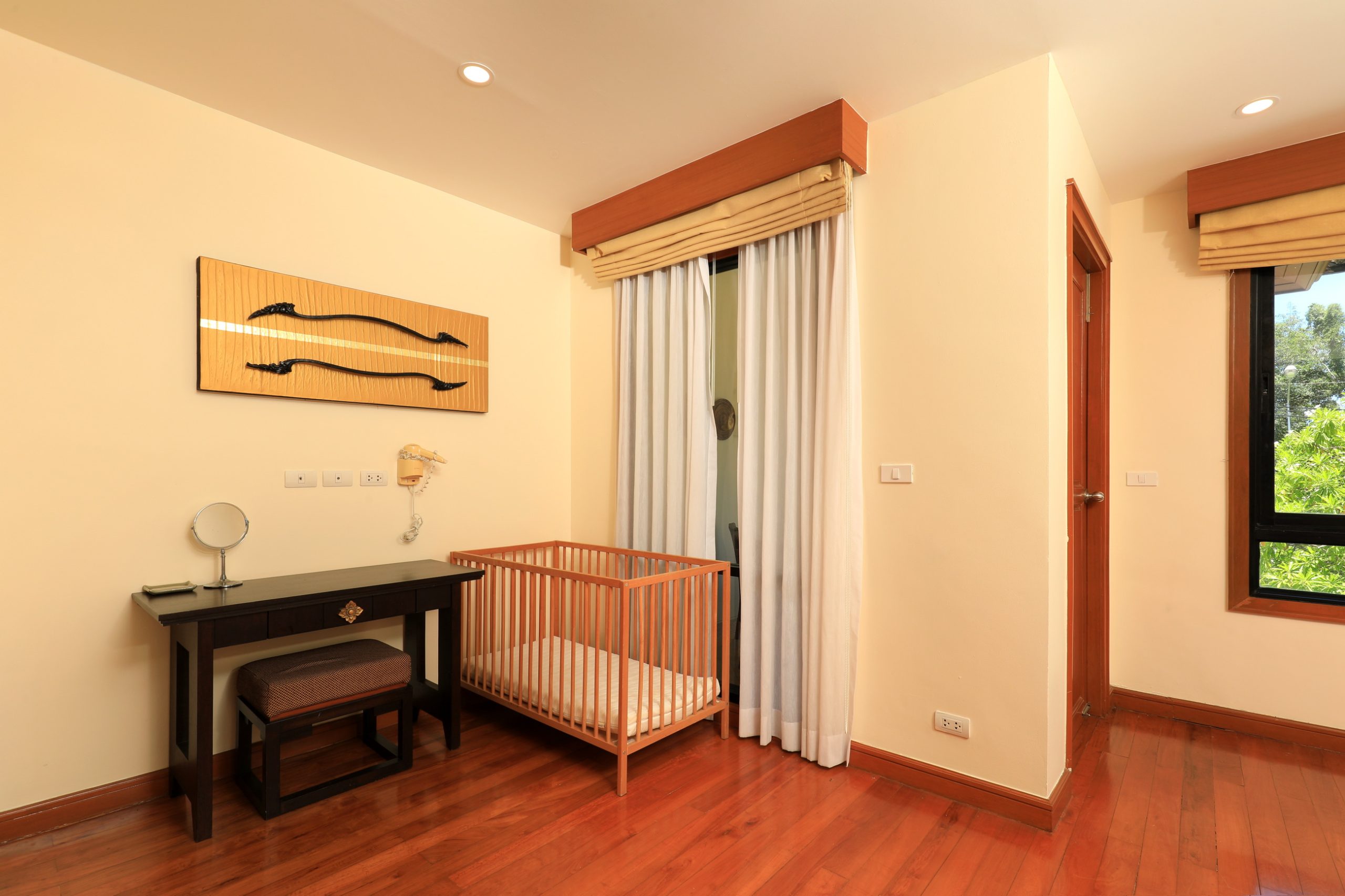 Сногсшибательный таунхаус с 2 спальнями и с видом на бассейн в проекте Ангсана Виллас Резорт, на пляже Бангтао/Лагуна