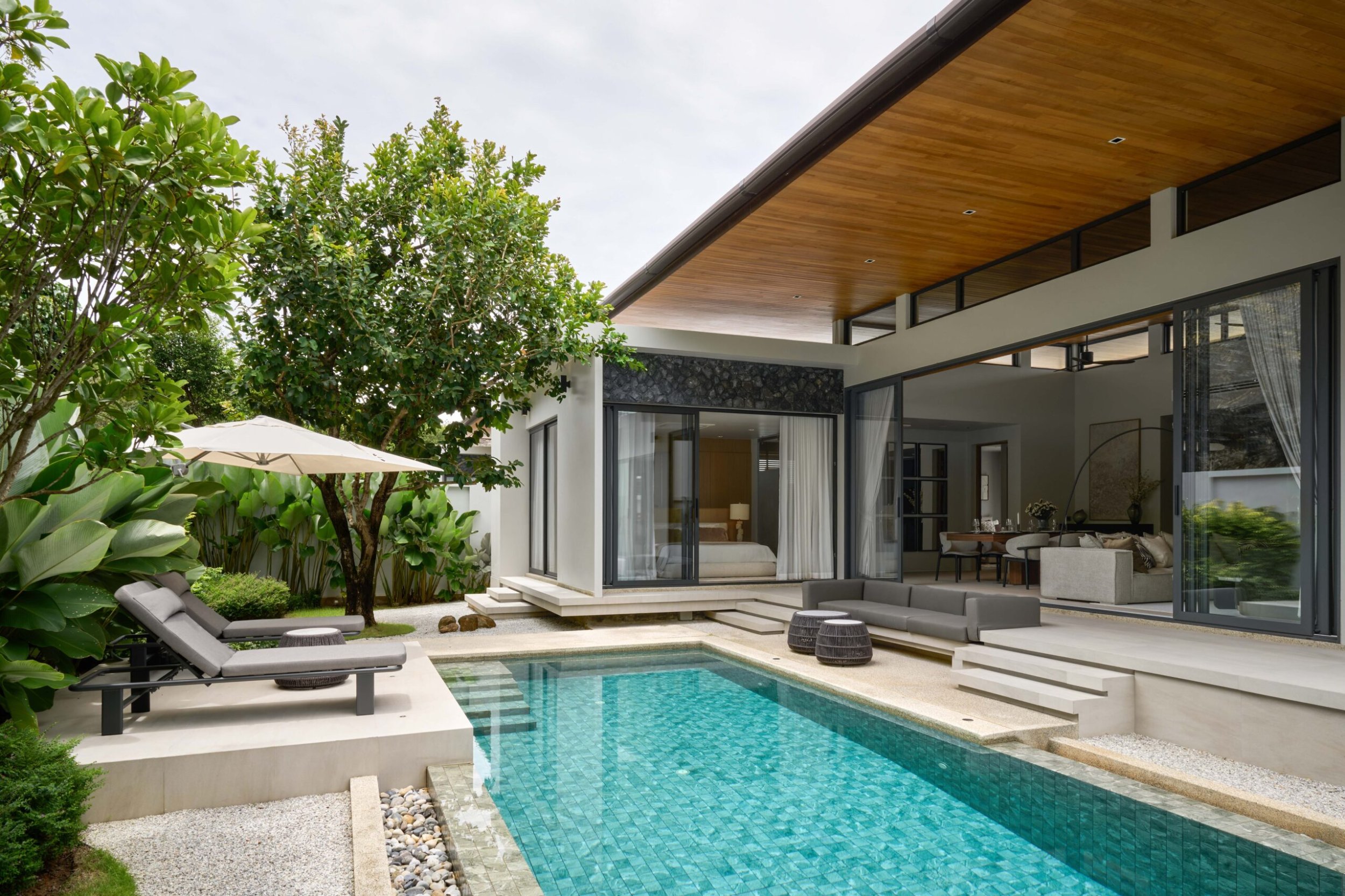 Шикарная вилла премиум класса с 3 спальнями и с видом на бассейн, на пляже Бангтао/Лагуна