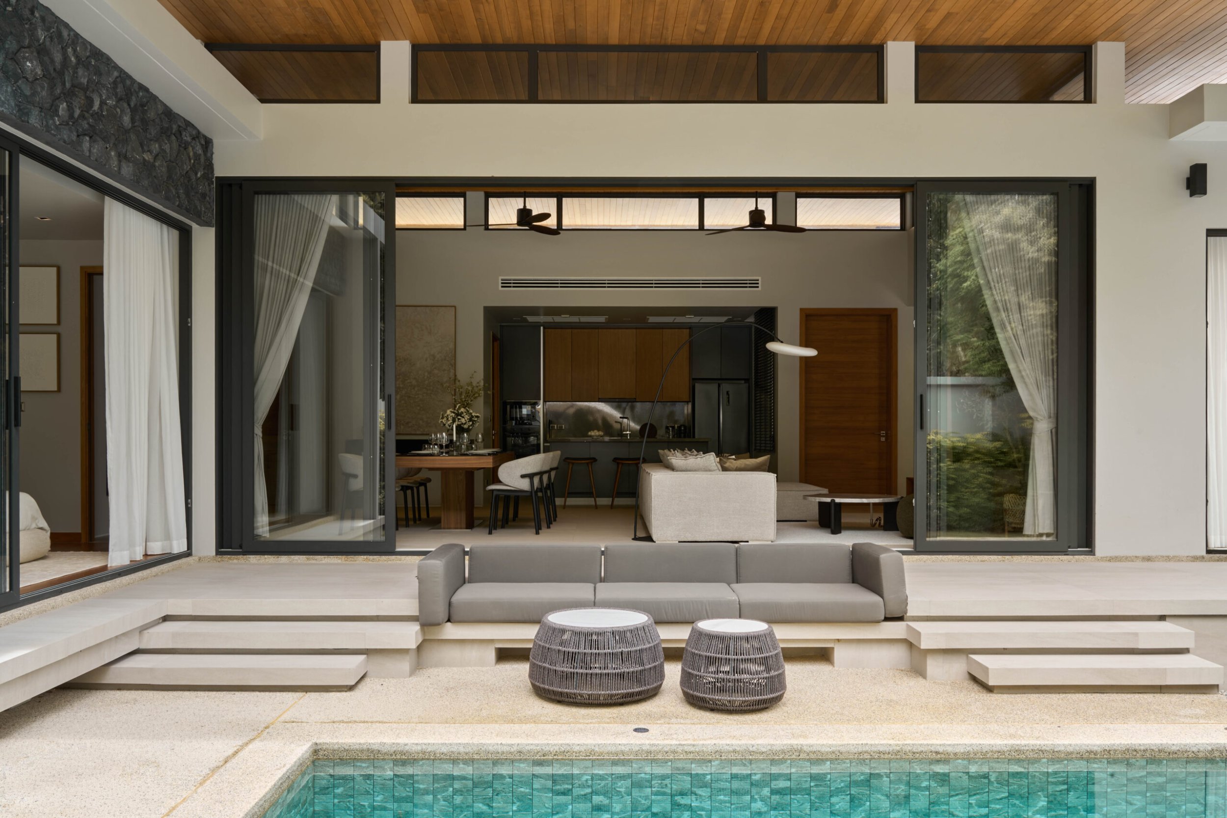 Шикарная вилла премиум класса с 3 спальнями и с видом на бассейн, на пляже Бангтао/Лагуна