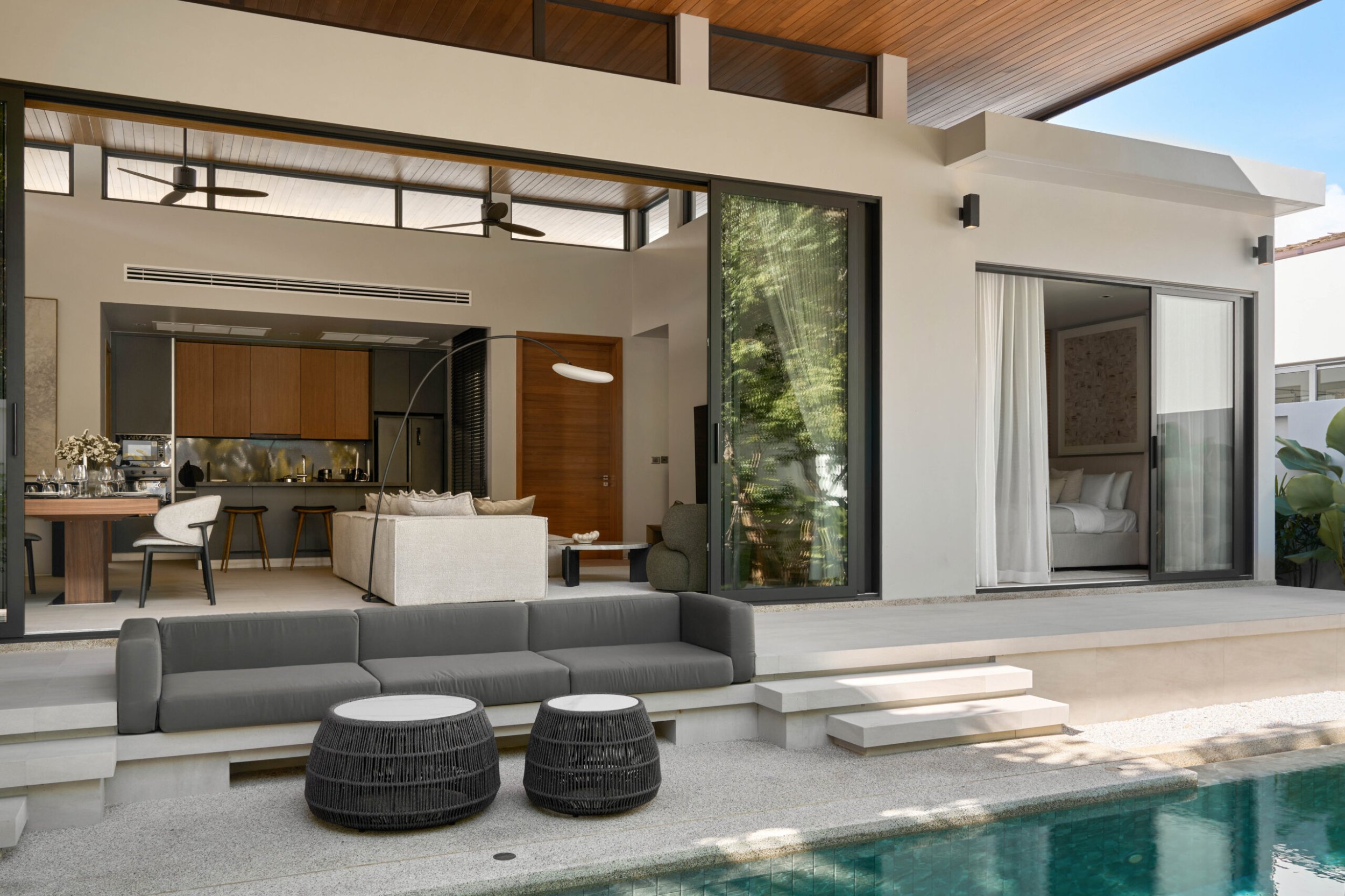 Шикарная вилла премиум класса с 3 спальнями и с видом на бассейн, на пляже Бангтао/Лагуна