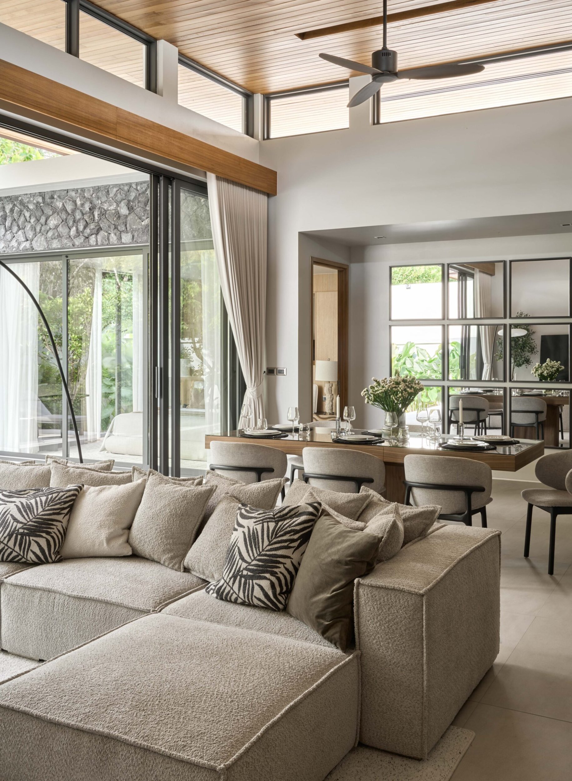 Шикарная вилла премиум класса с 3 спальнями и с видом на бассейн, на пляже Бангтао/Лагуна