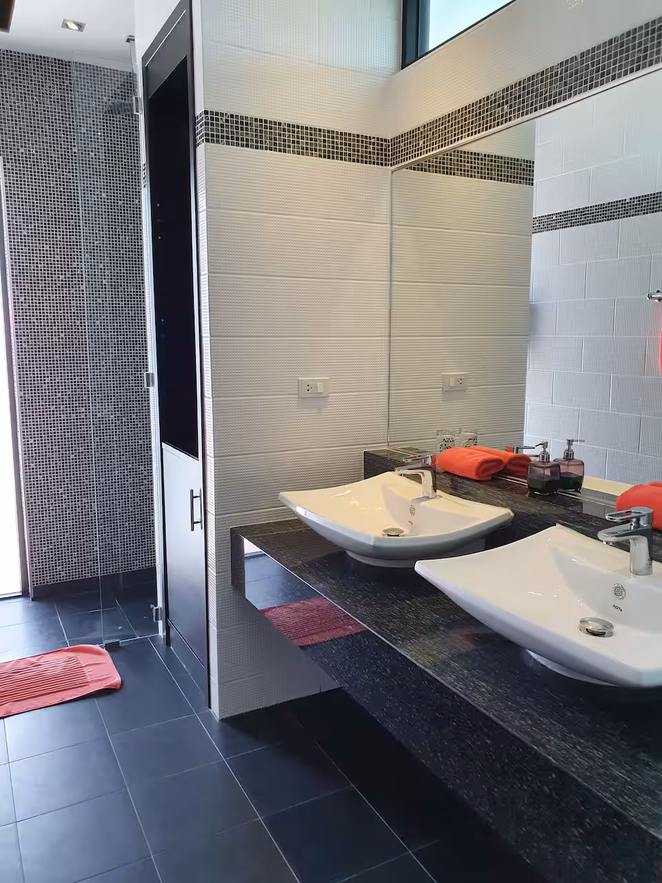 Property image - gallery 49