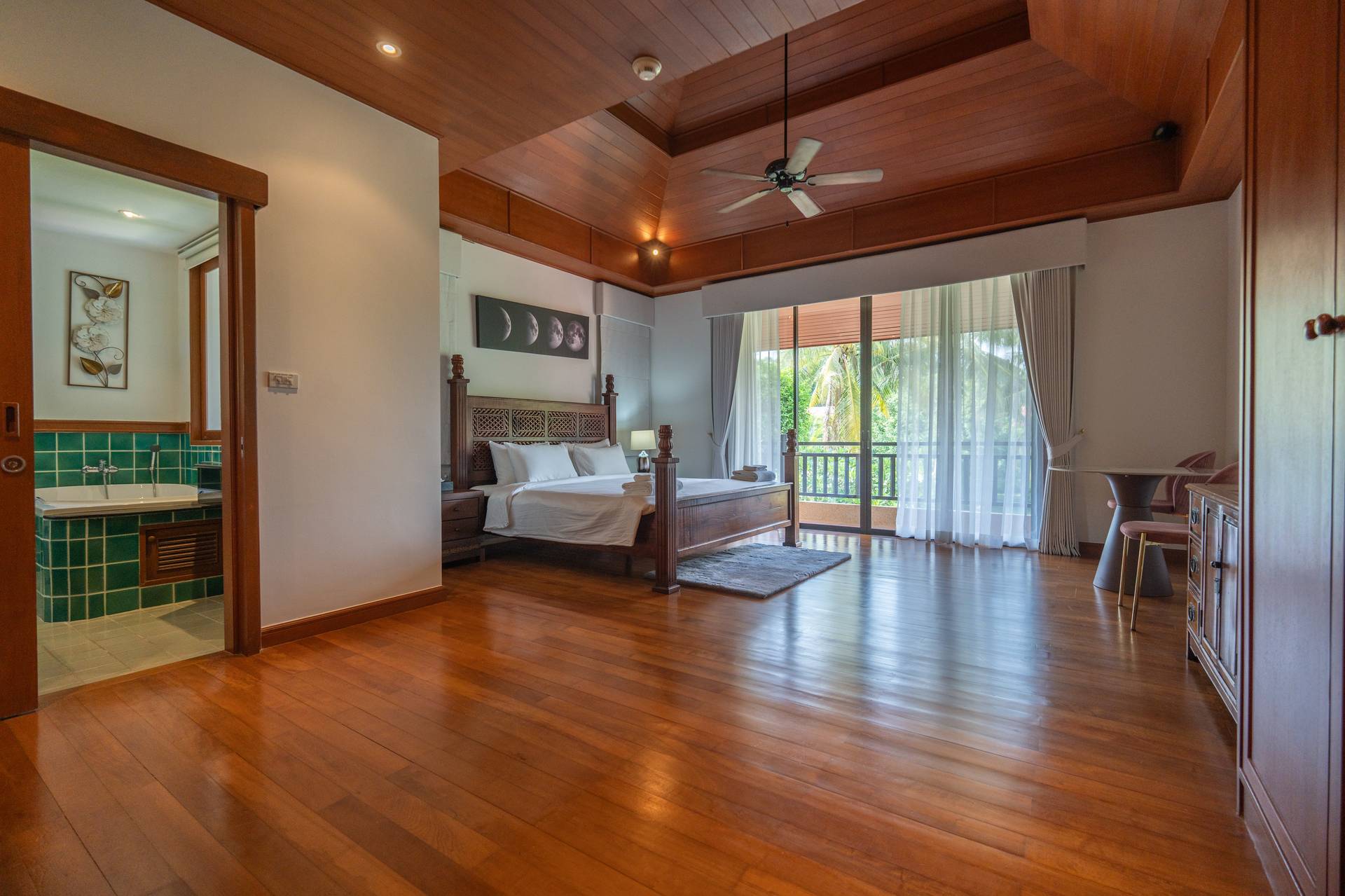 Property image - full photo 32