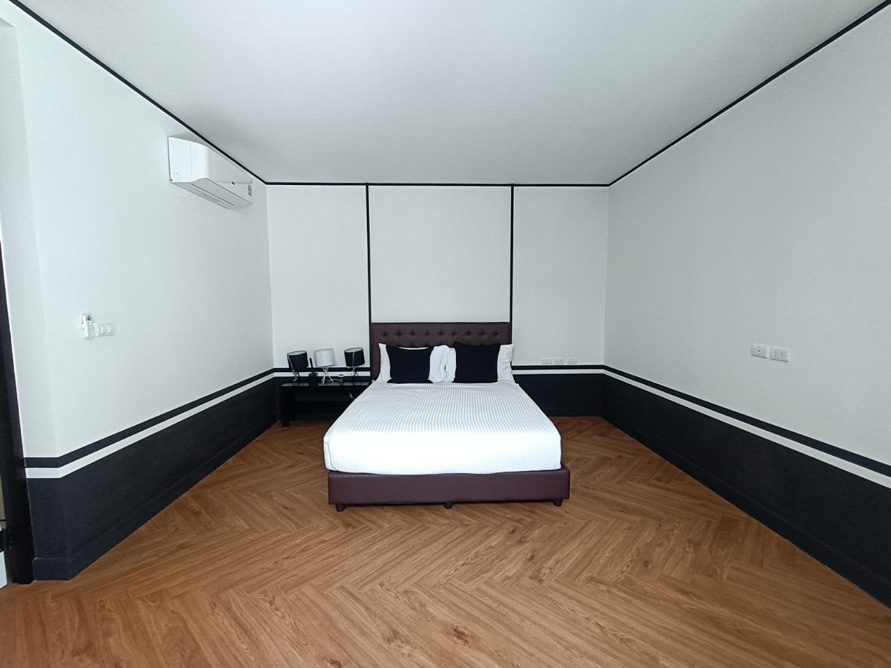 Property image - full photo 25
