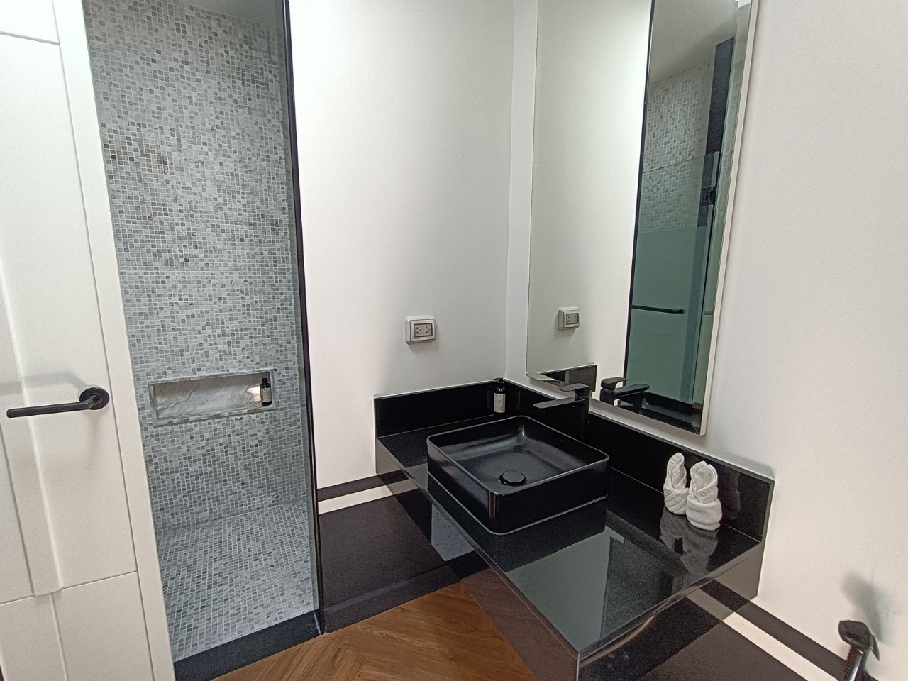 Property image - full photo 28
