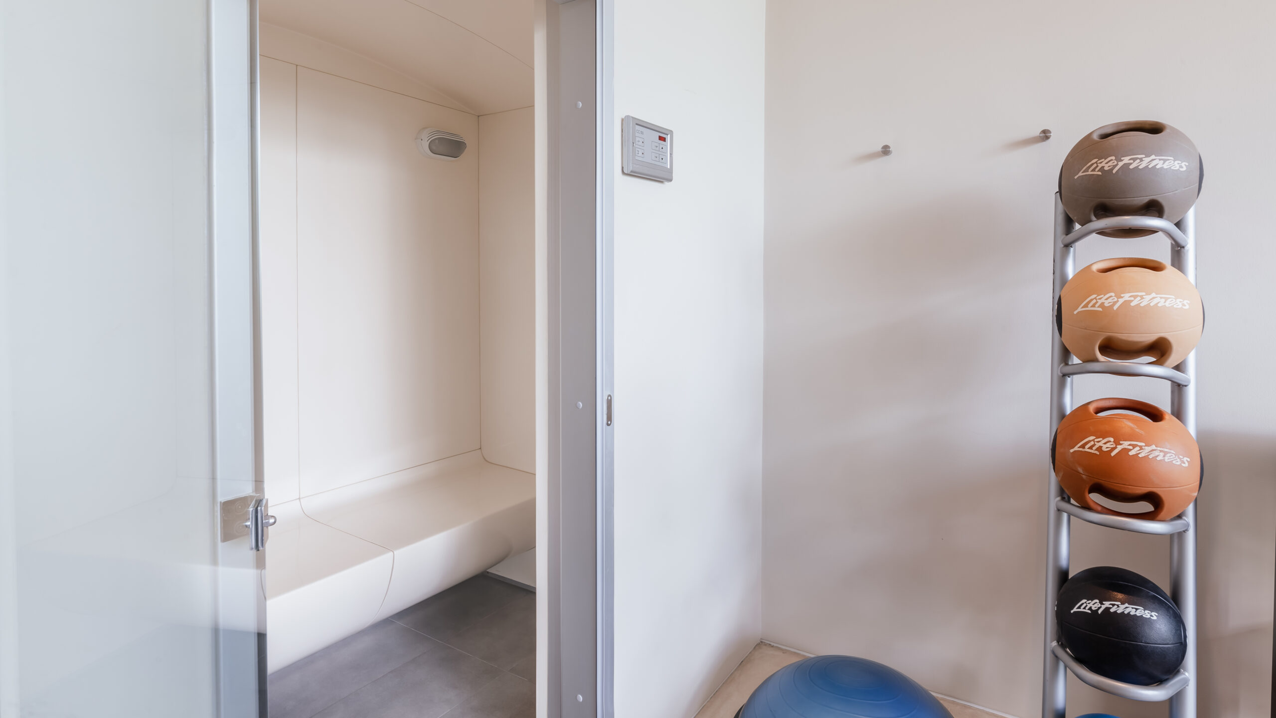 Property image - full photo 16
