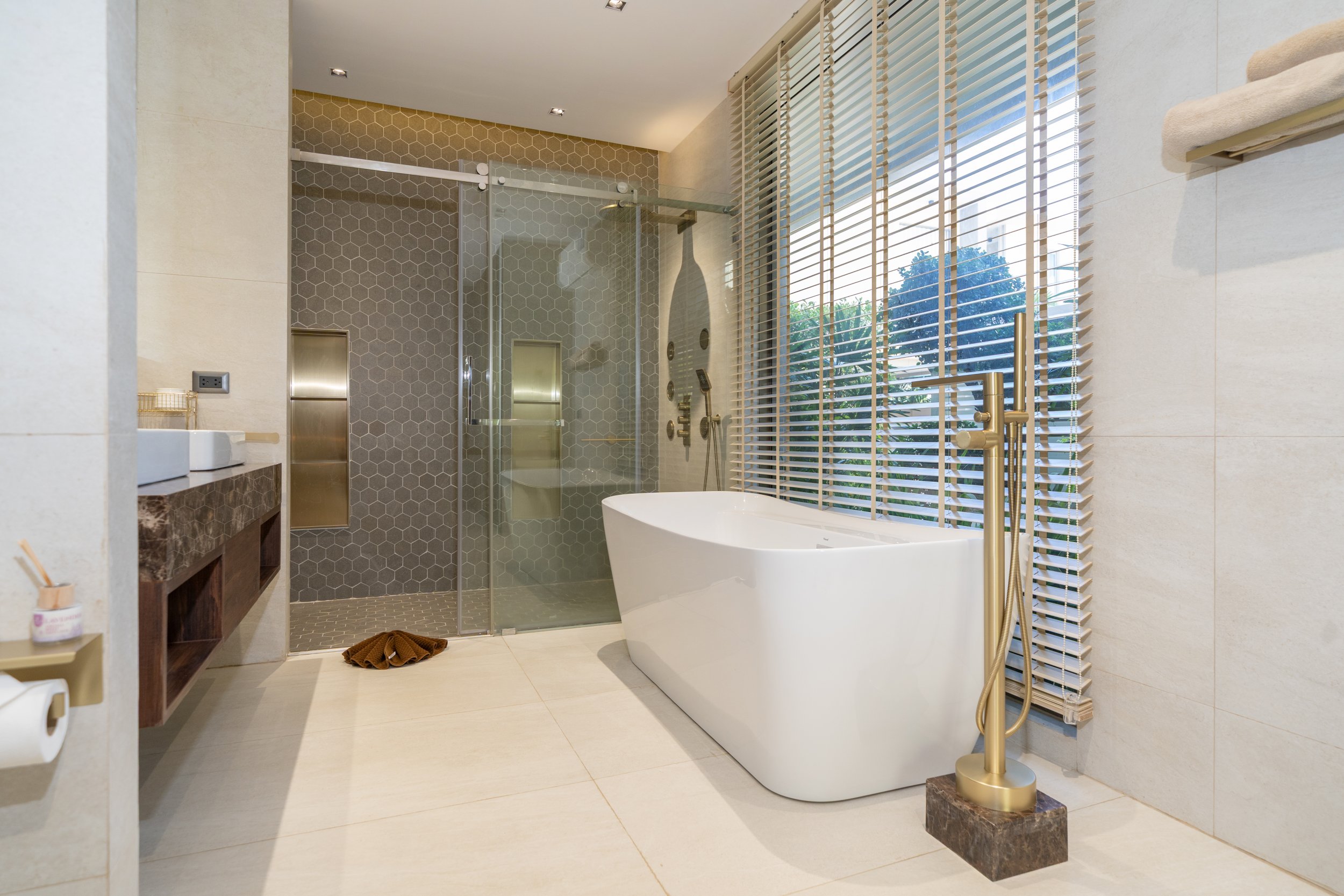Property image - full photo 65