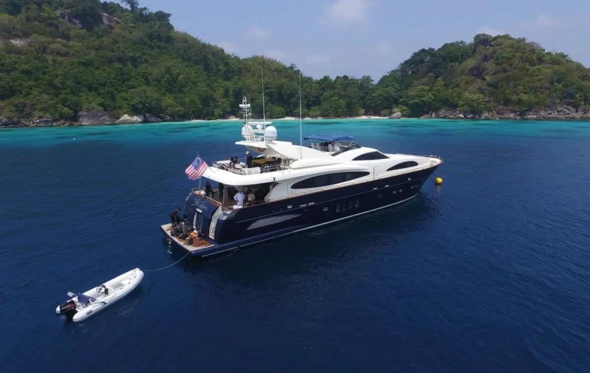 Astondoa 102ft motor yacht