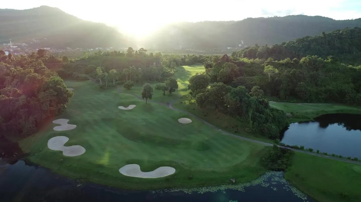 RED MOUNTAIN GOLF CLUB