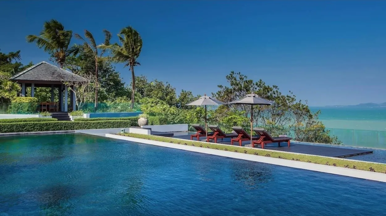 Villa Sawarin — Luxury 10-Bedroom Beachfront Estate