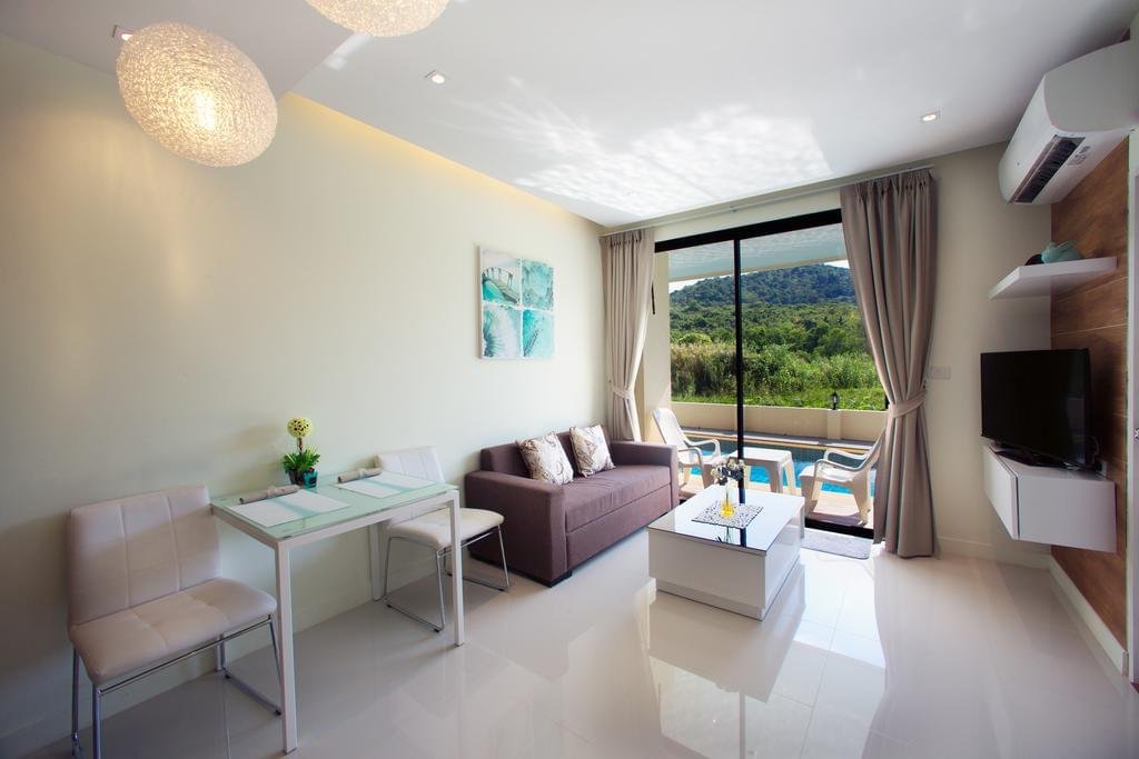 Property image - full photo 3
