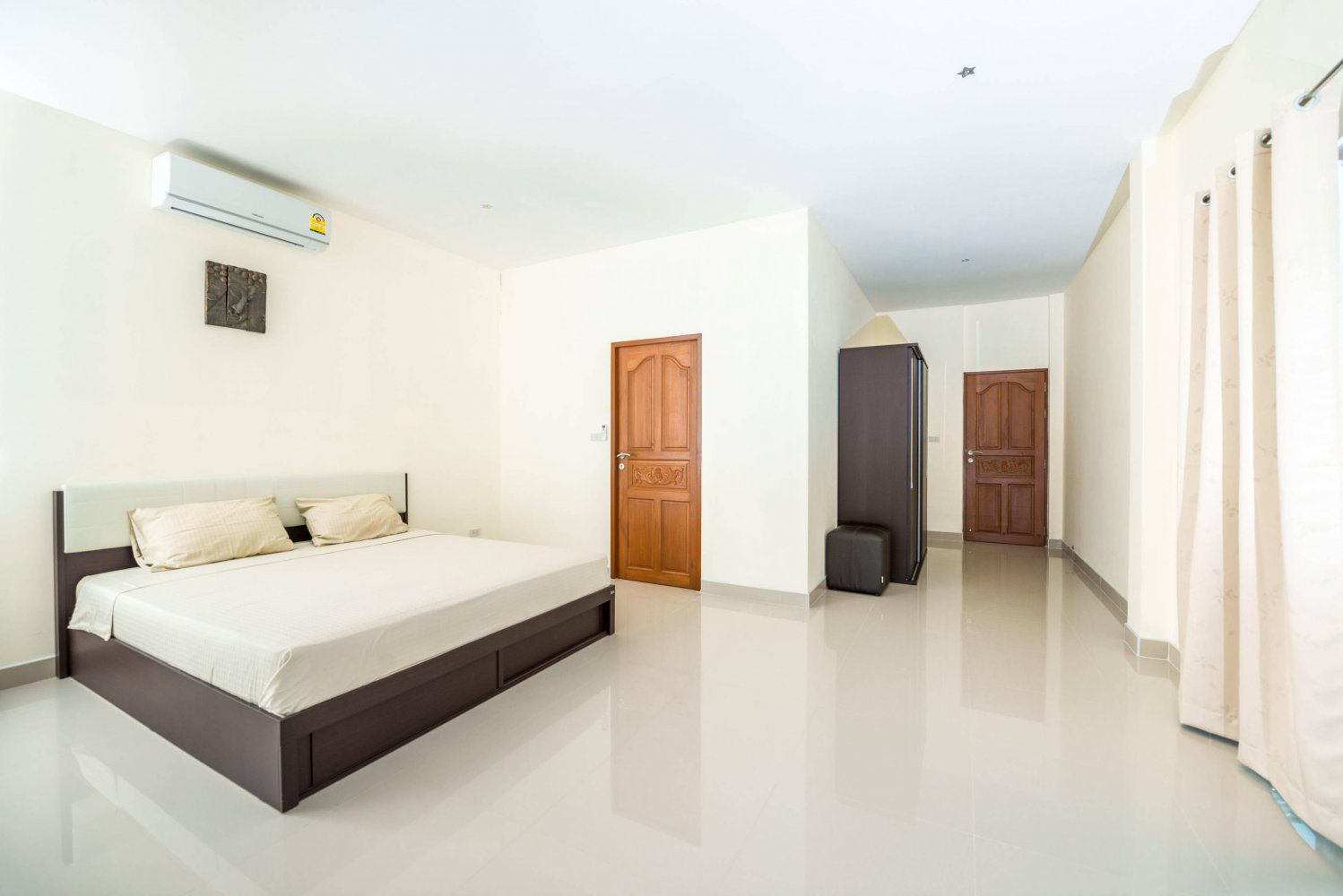 Property image - full photo 3