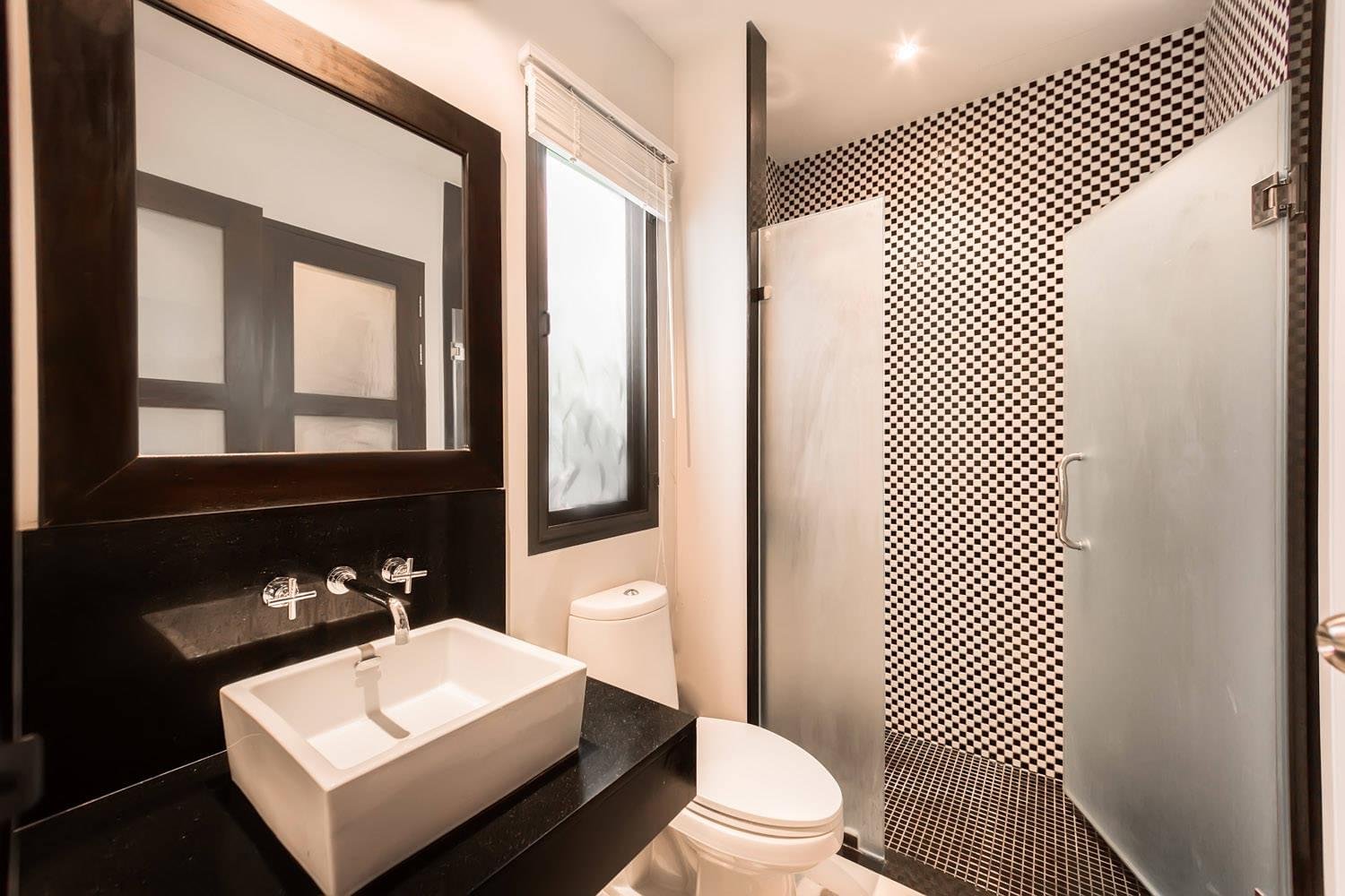 Property image - full photo 2